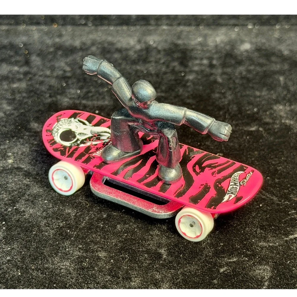Hot Wheels-Skate Grom X1617, Tony Hawk Pink Skull Fingerboard & Figure, 2013